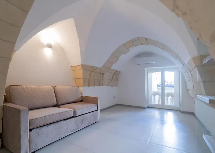 Dimora Barocca Luxury דירה לצ'ה